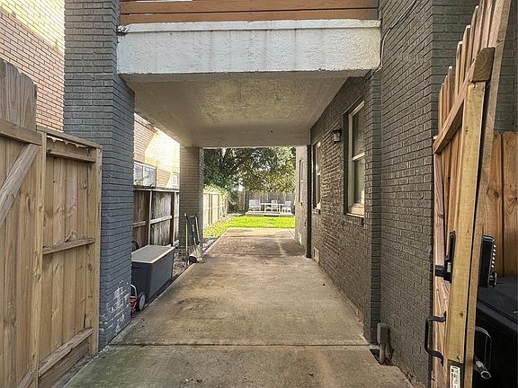 2nd image of 2108 Berry St
