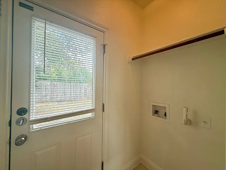 6916 Meador Ave — Photo 8