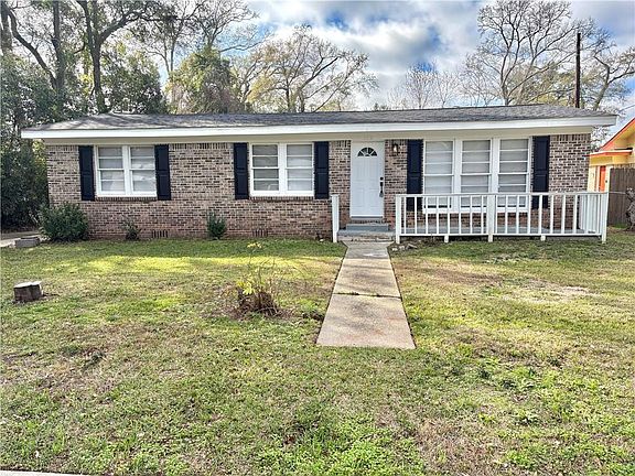 3rd image of 409 Devon St