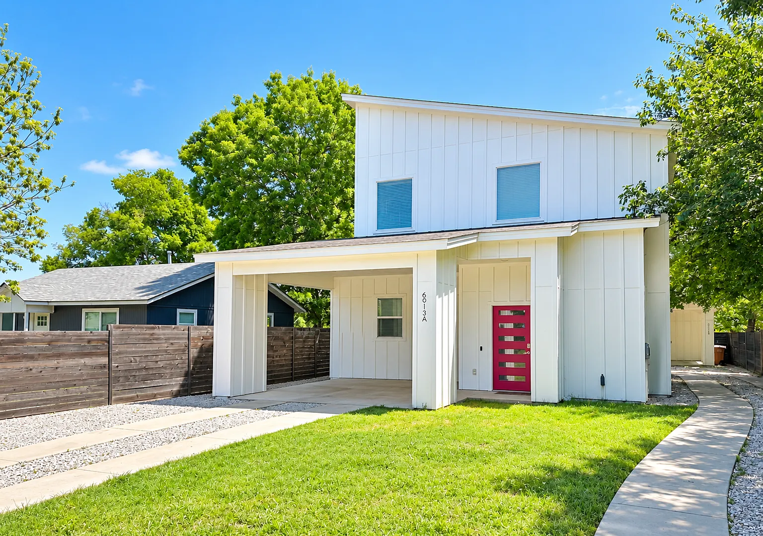 Modern 2 bed/2.5 bath Central Austin Home — Photo 1