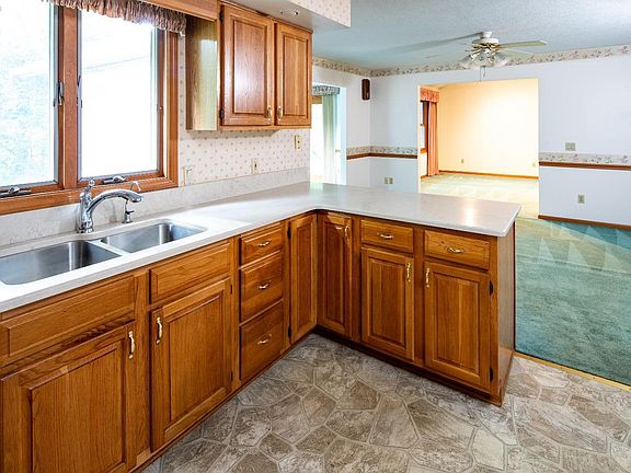 4th image of 114 Briarwood Cir