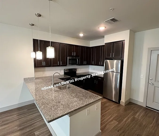 New Luxury Rentals In The Heart of Largo — Photo 6