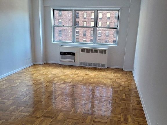 4th image of 345 W 58th St APT 11T