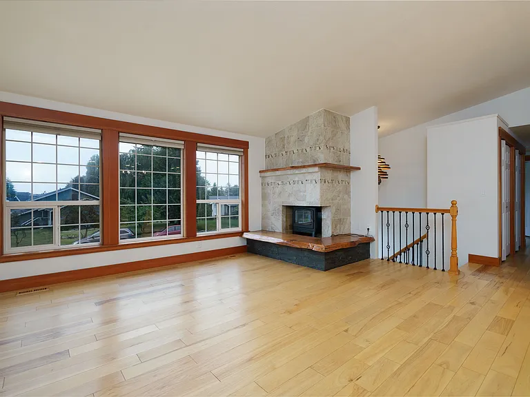 4603 Glasgow Way — Photo 3