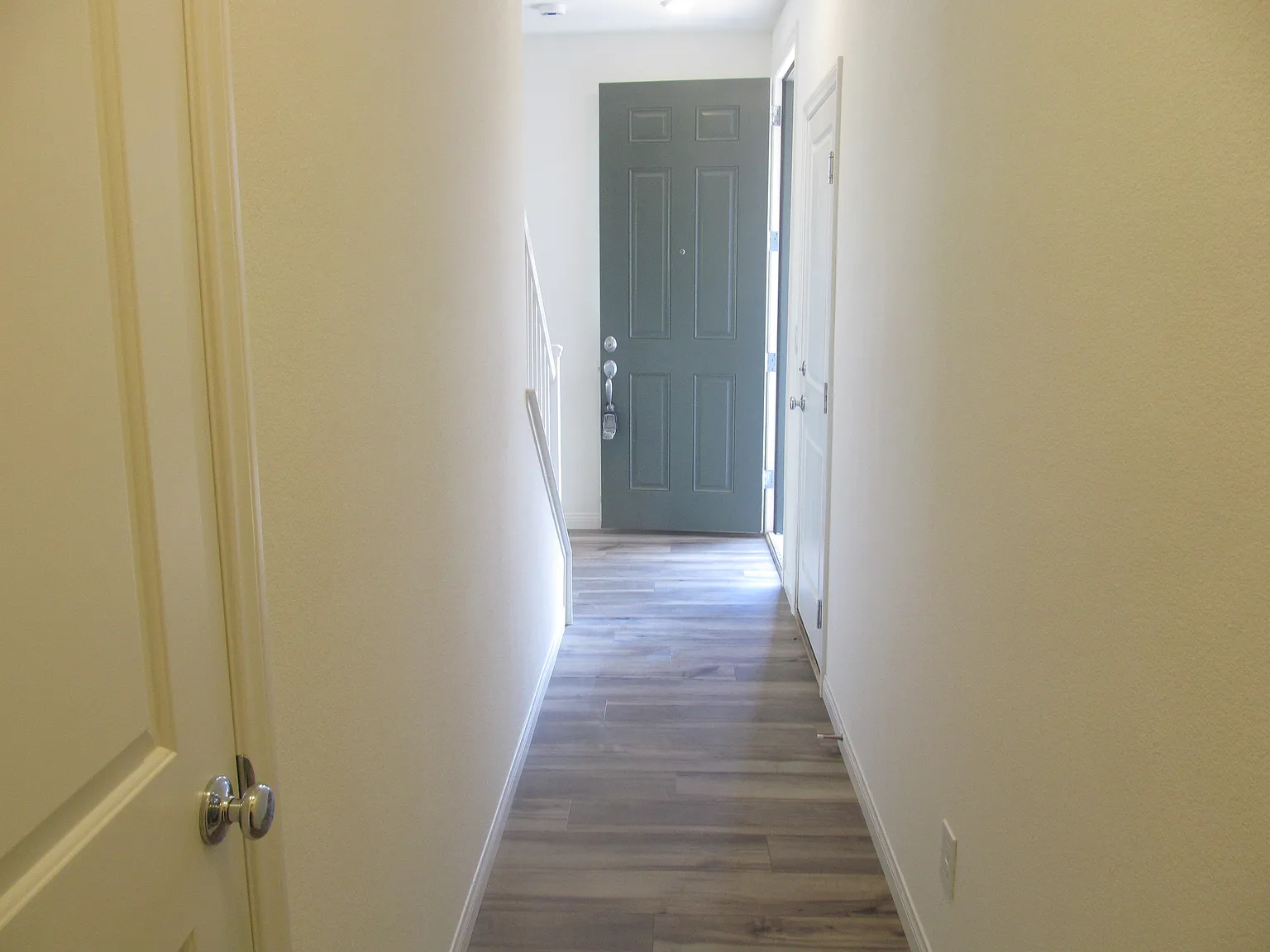 4 bed, 1998 sqft, $2,200 — Photo 4