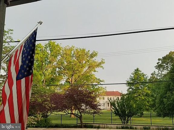 3rd image of 4808 Riverdale Rd