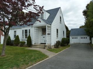 89 Namkee Rd, Blue Point, NY 11715