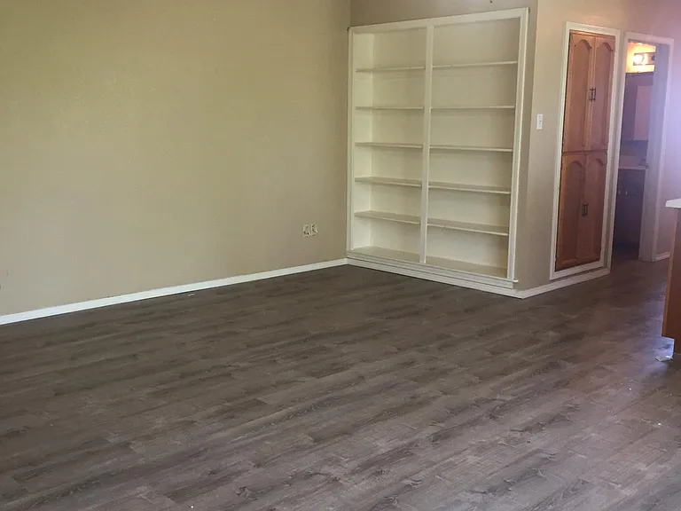 2401 S Sunset Ave — Photo 6