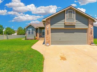712 E Greenwood Ct, Haysville, KS 67060