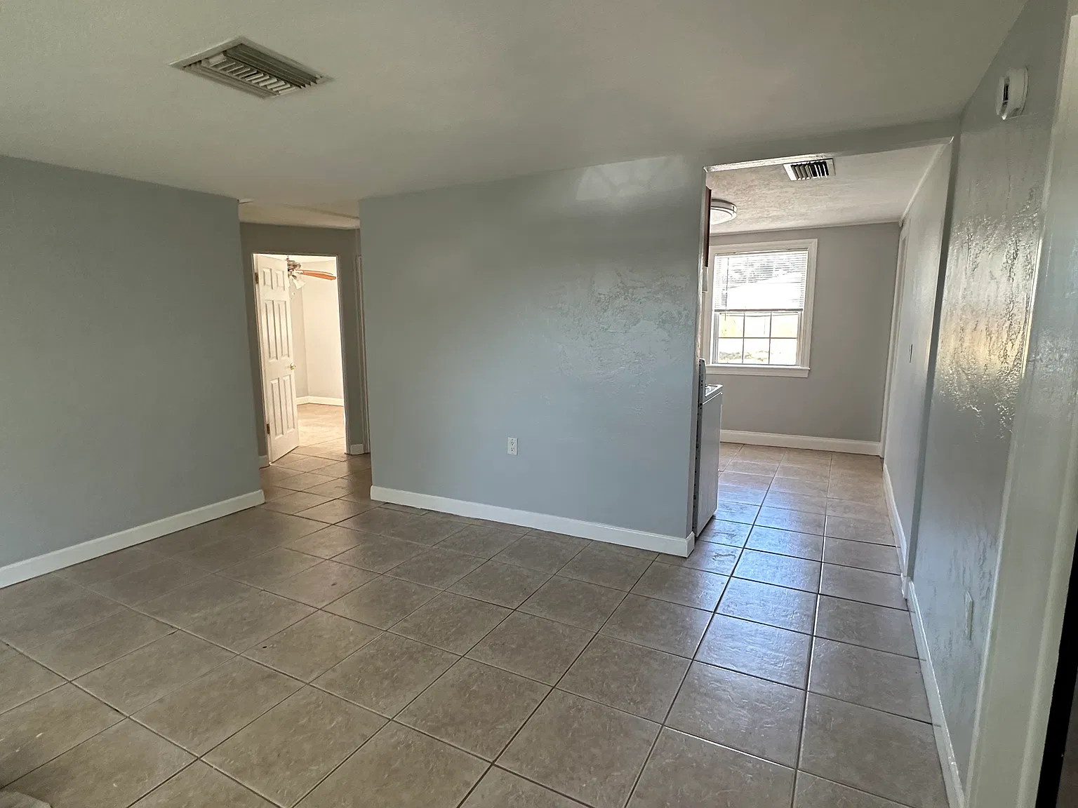 3 bed, 1200 sqft, $2,000 — Photo 2