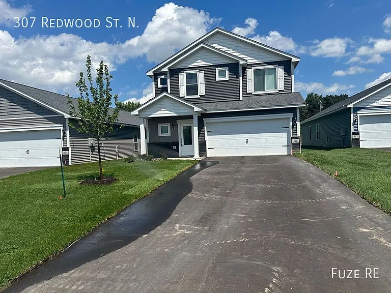 307 Redwood St N — Photo 1
