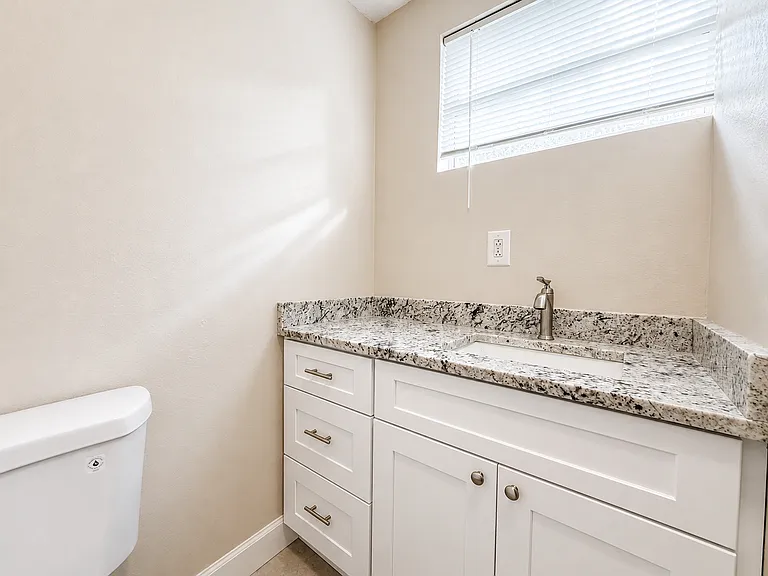 2124 W Chestnut St #1 — Photo 14