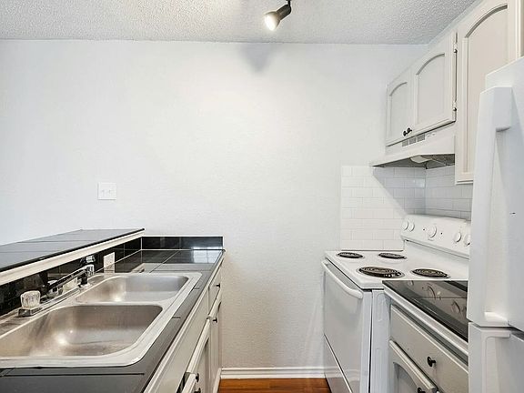 2nd image of 131 Elsie Ave #301