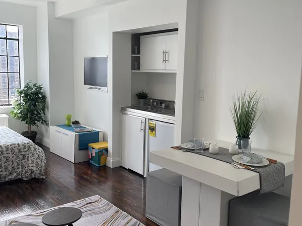 45 Tudor City Place image 2 of 8