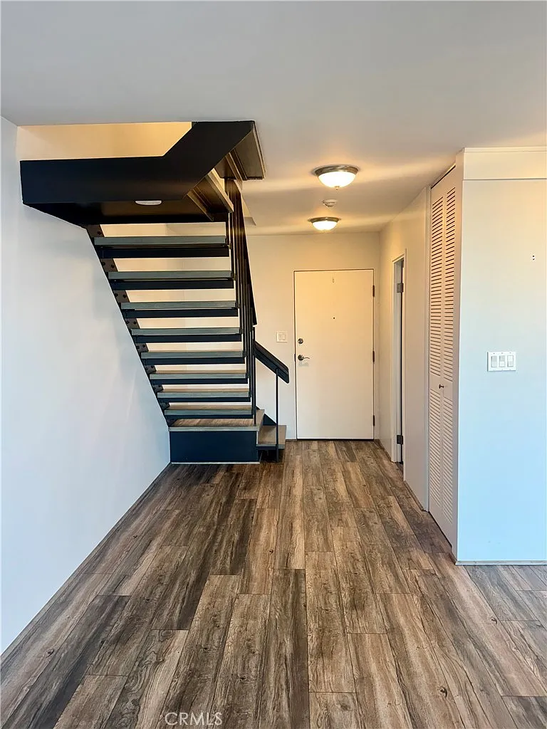 2 bed, 2.5 bath, 1246 sqft, $6,000 — Photo 3