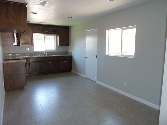 Front Unit - Kitchen/Dining