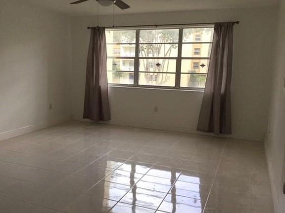 4th image of 6950 Miami Gardens Dr #2211