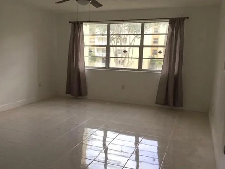 6950 Miami Gardens Dr #2211 — Photo 4