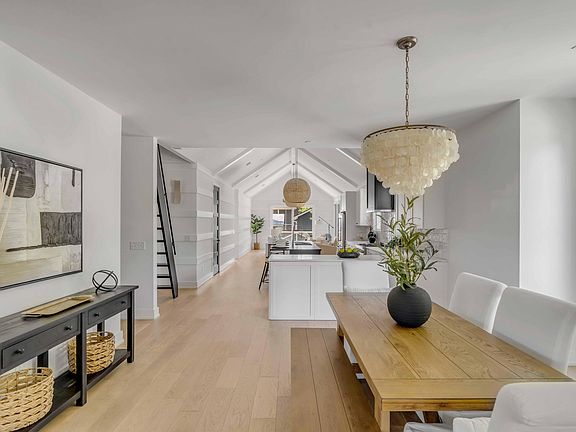 4th image of 207 Saint Margaret St