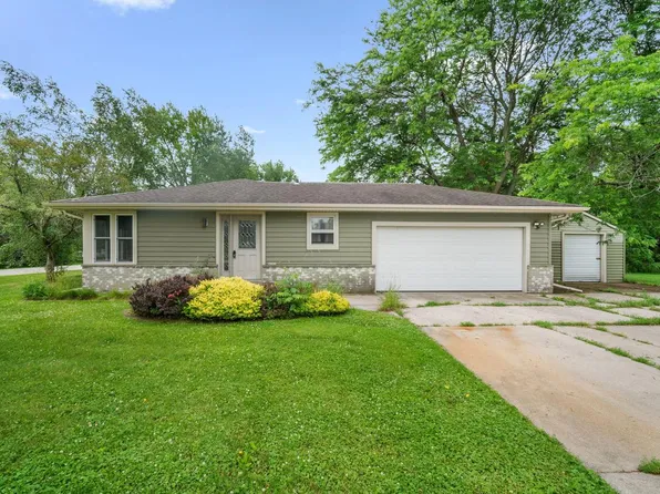 4883 Lois LANE, West Bend, WI 53095