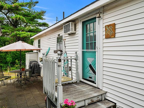 5th image of 83 Acorn Road