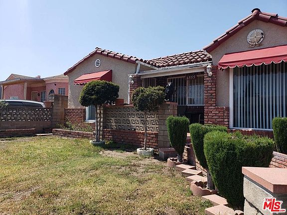 2nd image of 2610 W 65th Pl