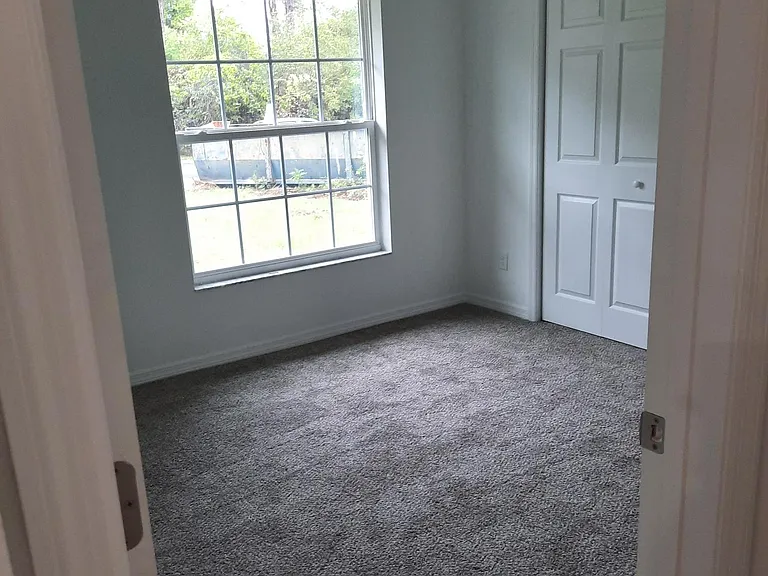 605 Howard St — Photo 9