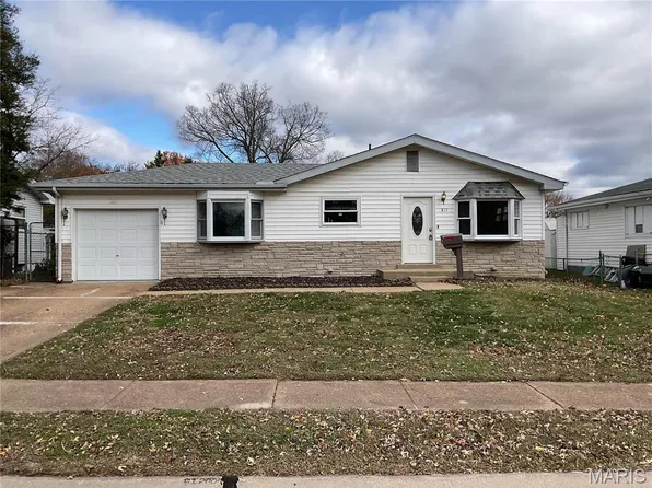 817 Lightwood Dr, Hazelwood, MO 63042