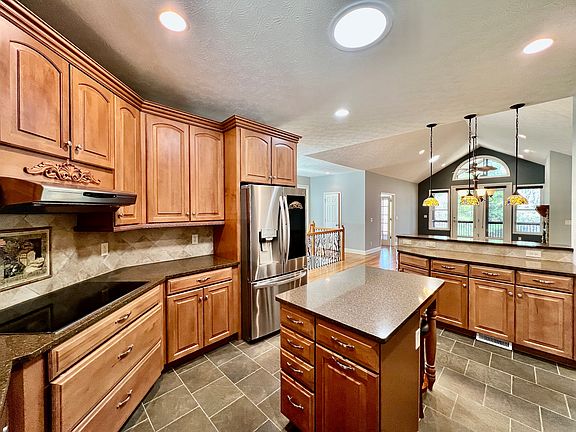 4th image of 260 Carriage Summitt Way