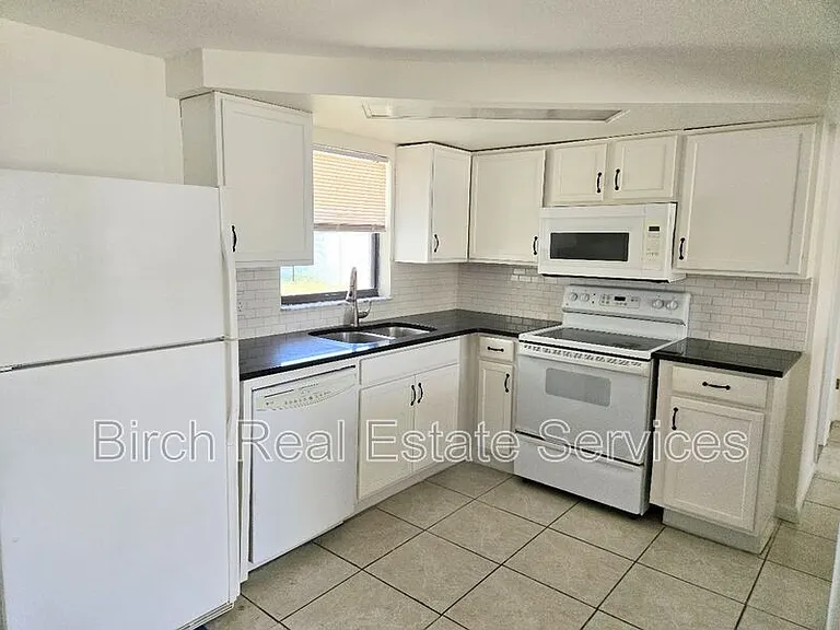 1247 Chelsea Ln — Photo 5