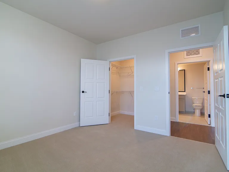 Woodmont Commons Apartments — Photo 16
