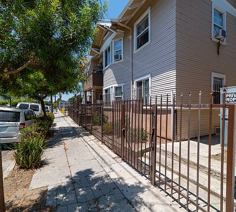 3rd image of 1513 W 11th Pl