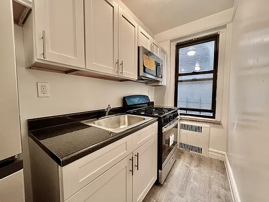 Rented by Bond New York | media 9