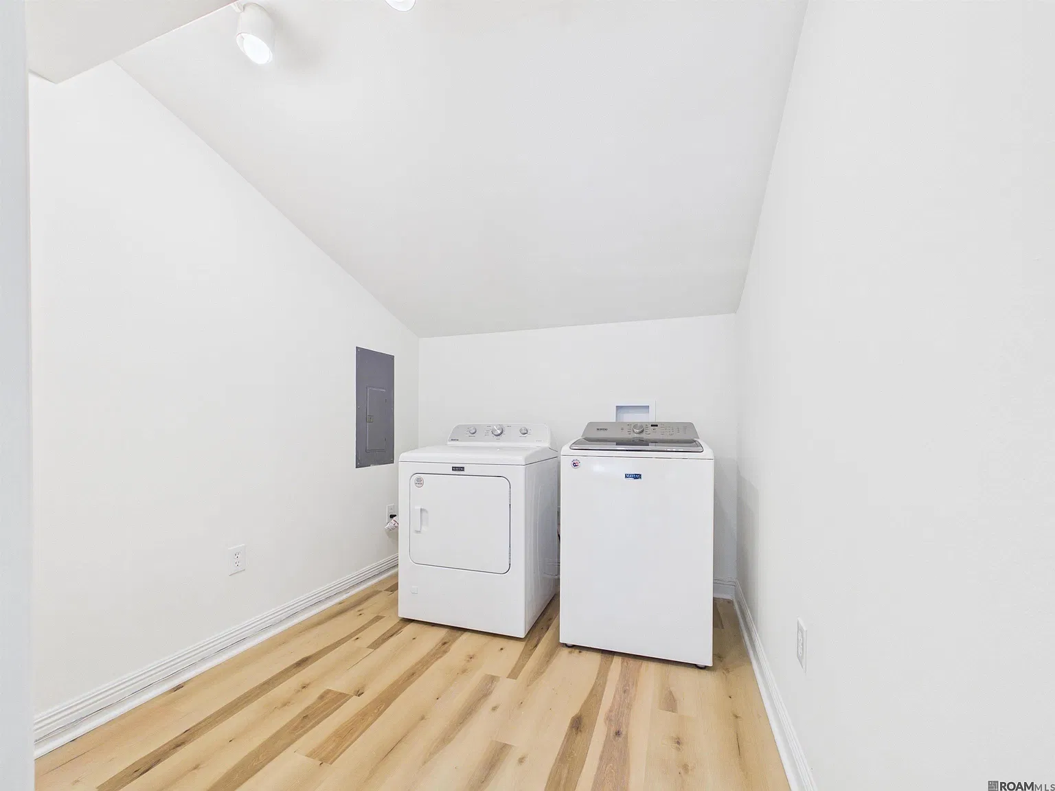 3 bed, 1305 sqft, $1,875 — Photo 3
