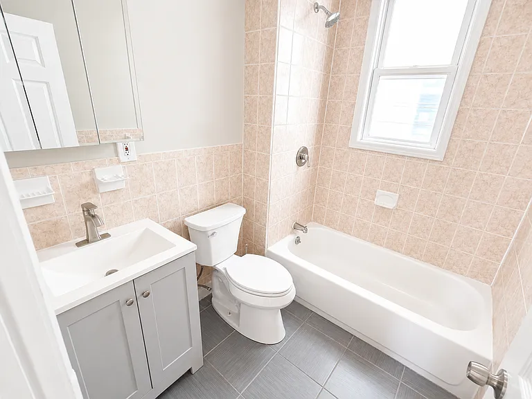 658 S 19th St #2 — Photo 11