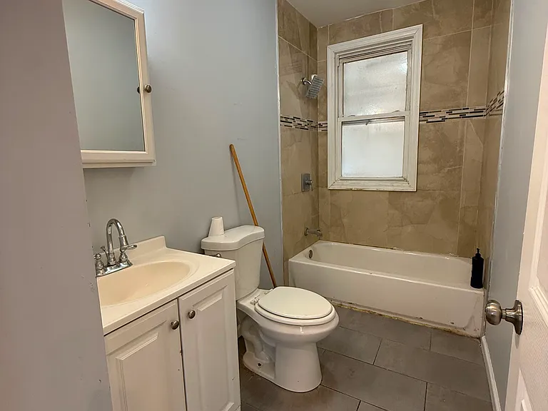 537 S Clinton St #1 — Photo 3