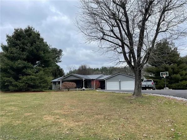 5793 Veto Rd, Belpre, OH 45714