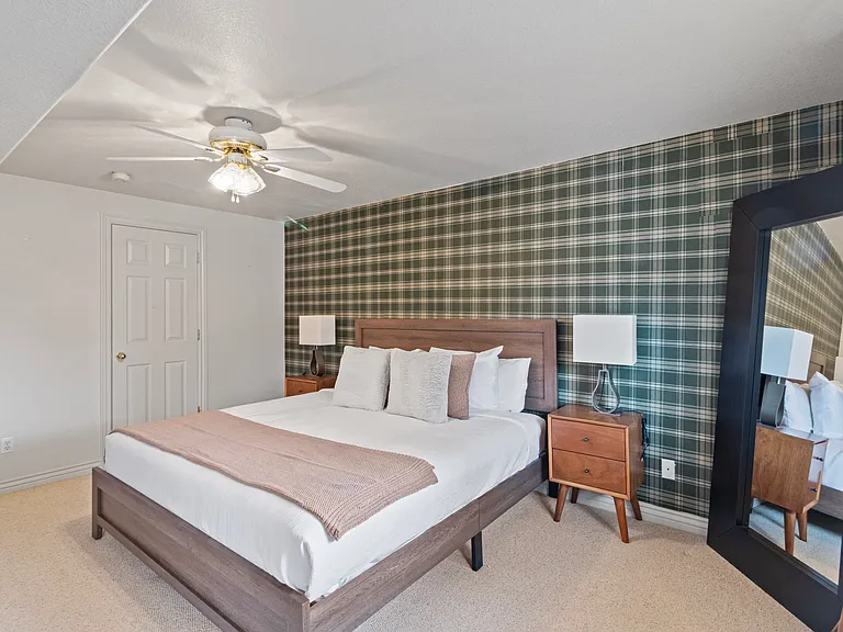 Bedroom 2 / King Bed