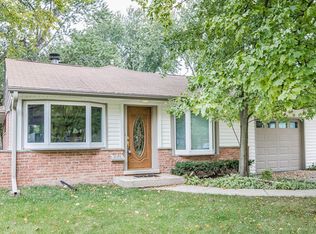 1014 Dell Rd, Northbrook, IL 60062