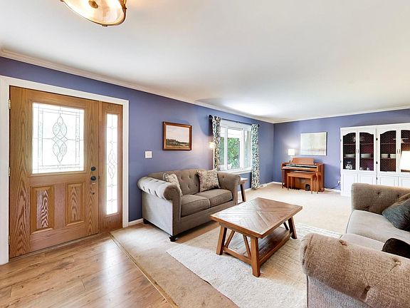 4th image of 8 Charles Ct
