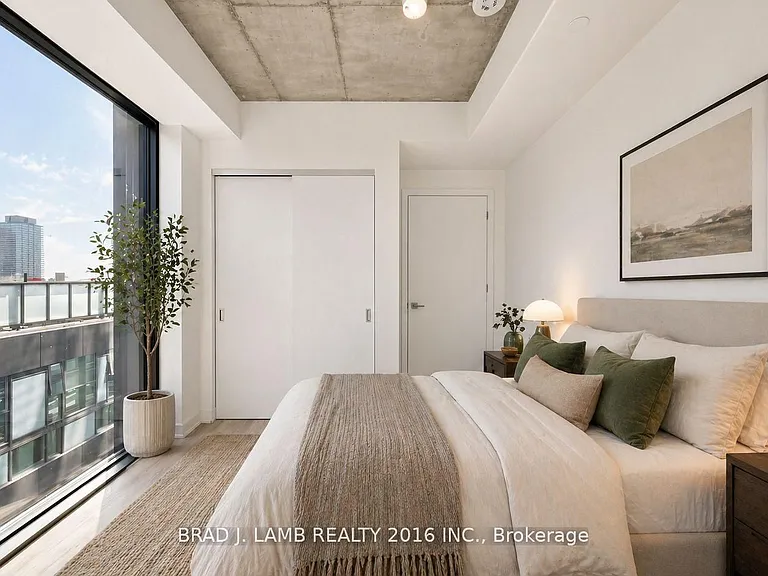 284 King St E #1307 — Photo 3
