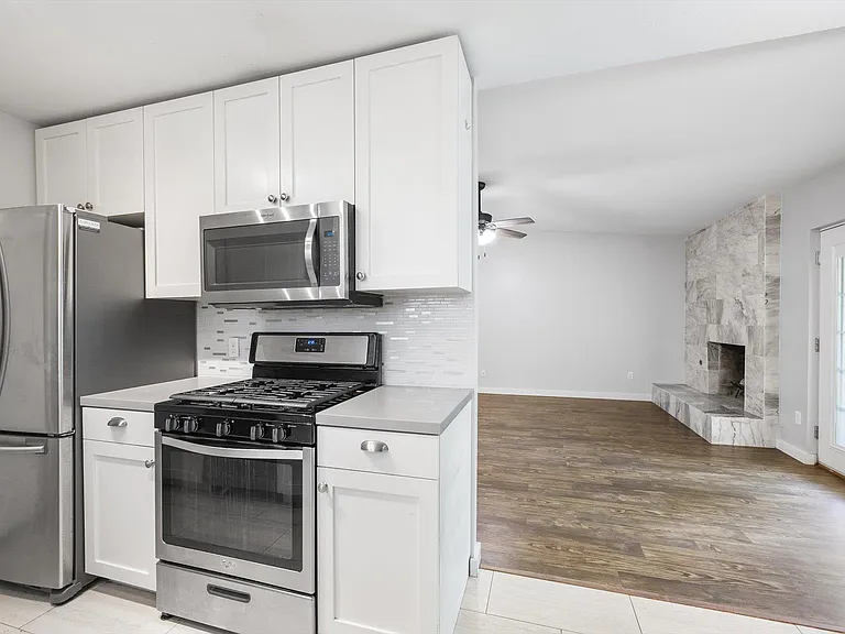 12902 Lamplight Village Ave — Photo 14