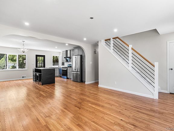 5th image of 906 Stratford Drive