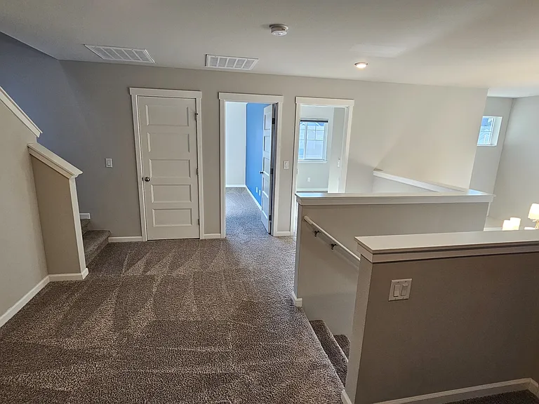 landing 2 bedroom entry
