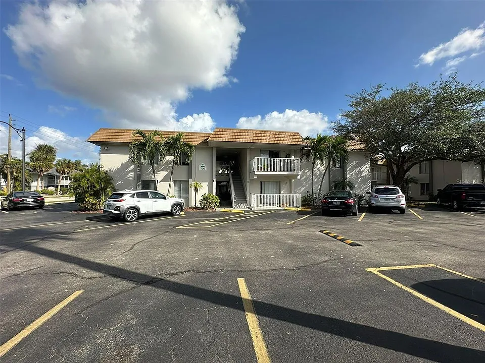 1830 Maravilla Ave #106