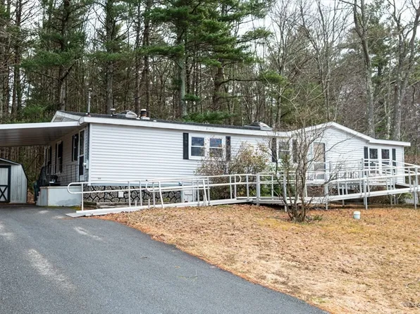 131 Champagne Rd, Gardner, MA 01440