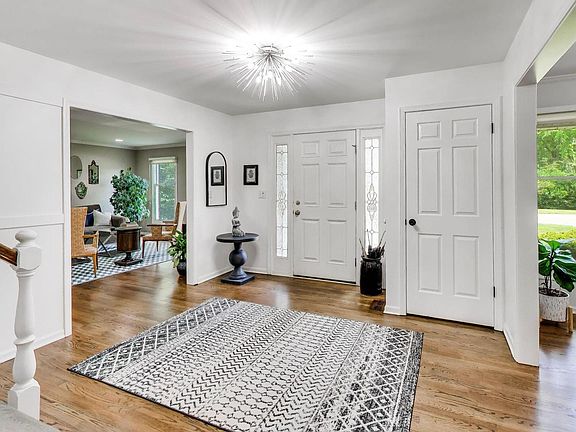 5th image of 364 Stafford Ct