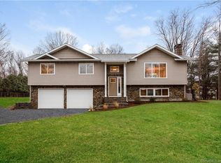 1112 W Woods Rd, Hamden, CT 06518