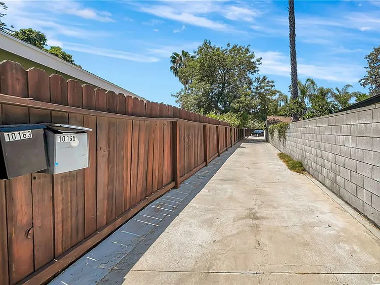 10163 Petit Ave — Photo 22