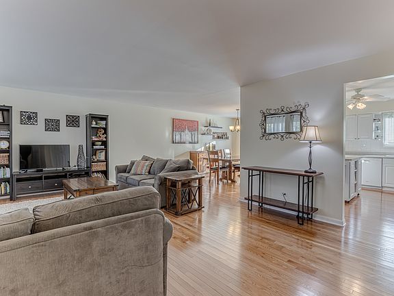 4th image of 375 N Vista Ave
